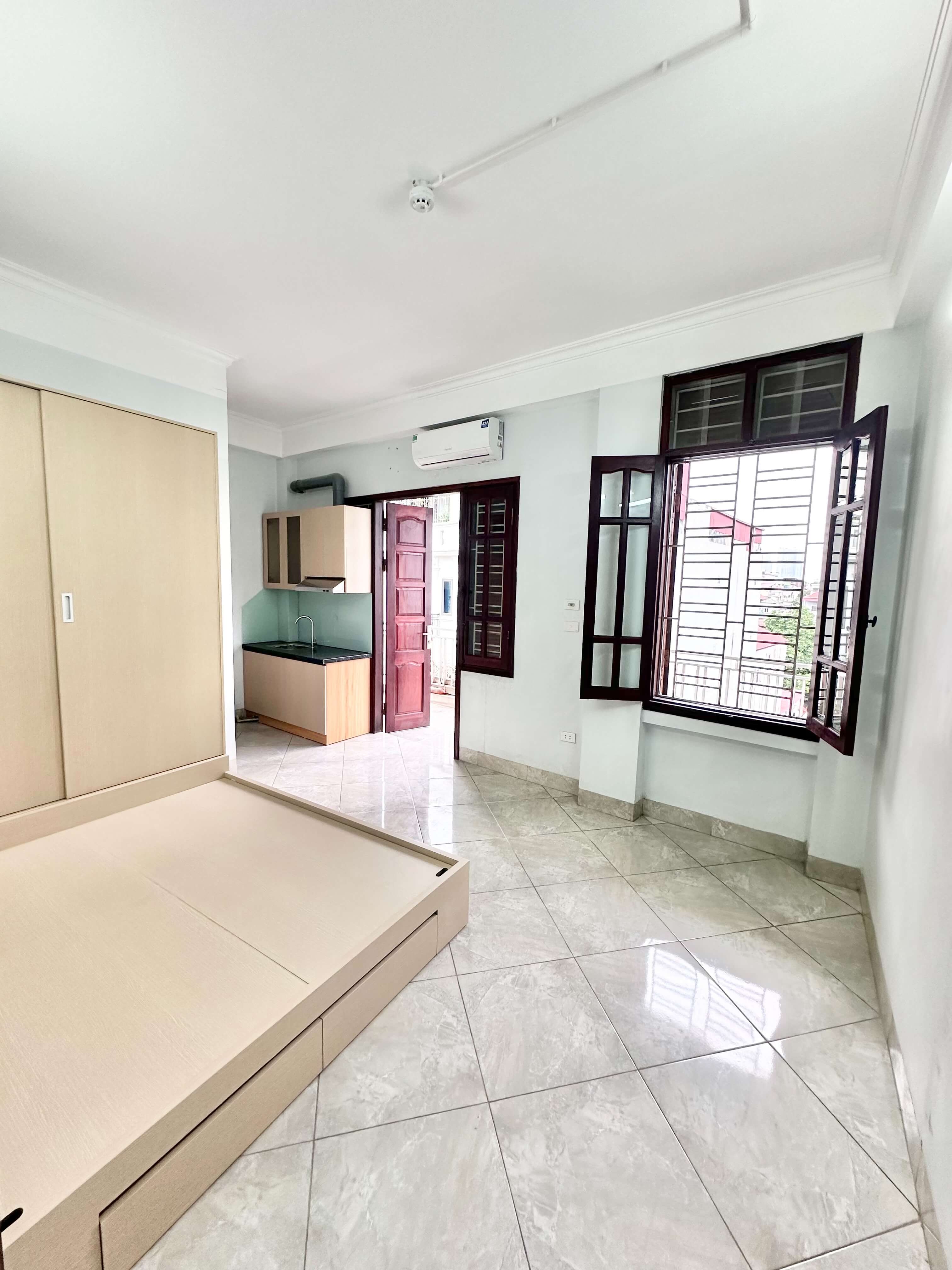 R501 Studio GHTN26