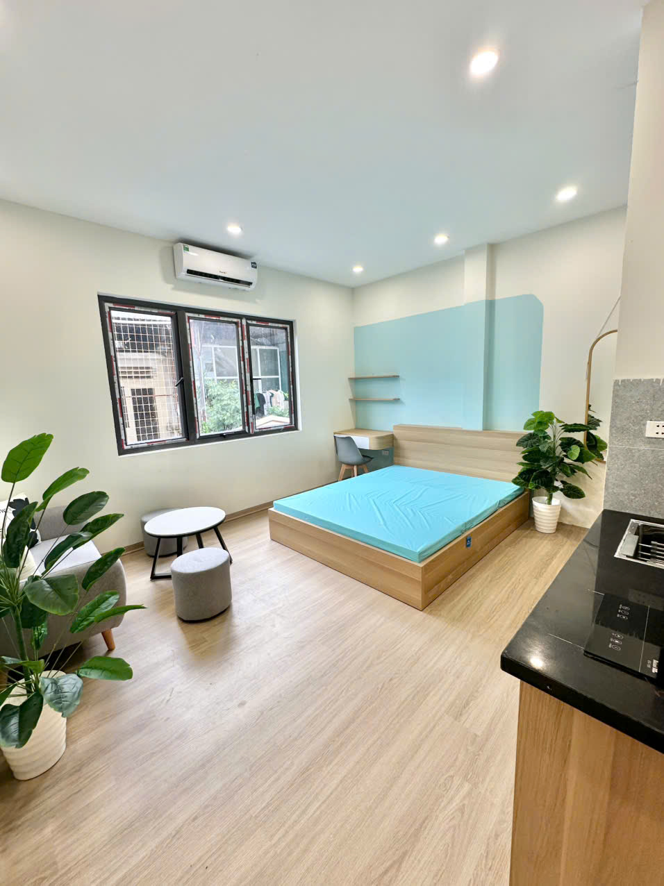 R301 Studio GHTN22