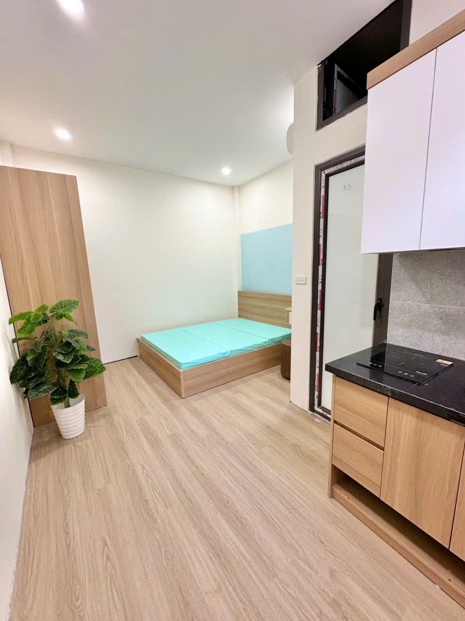 R202 Studio GHTN22