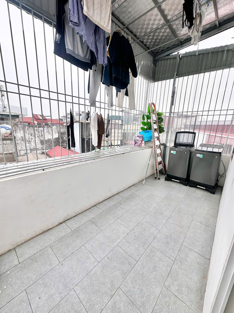 R202 Studio GHTN22