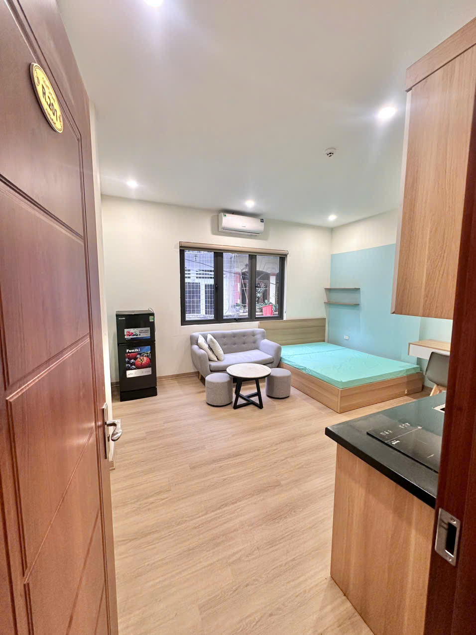 R301 Studio GHTN22