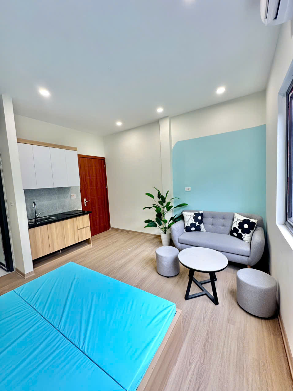 R301 Studio GHTN22